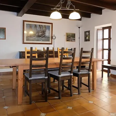 Casa De Pueblo Adosada, En La Zona Rural De Gijon. Tatil Evi