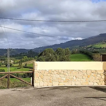 Casa De Pueblo Adosada, En La Zona Rural De Gijon. Prázdninový dům Gijón