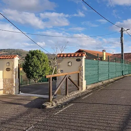 Casa De Pueblo Adosada, En La Zona Rural De Gijon. * ヒホン