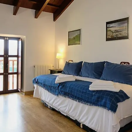 Casa De Pueblo Adosada, En La Zona Rural De Gijon. Χιχόν