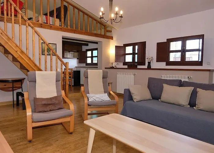 Casa De Pueblo Adosada, En La Zona Rural De Gijon. Nyaraló