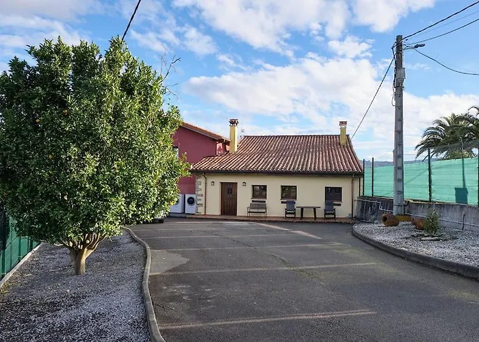 Nyaraló Casa De Pueblo Adosada, En La Zona Rural De Gijon. *